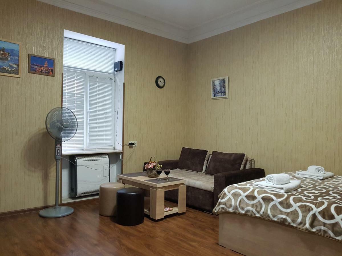 Apartment In Tbilisi ภายนอก รูปภาพ